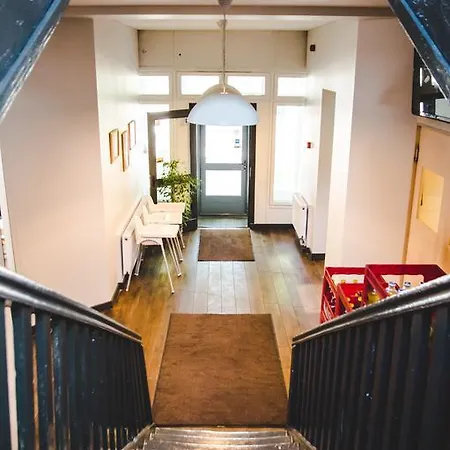 The House بيت ضيافة دروسكينينكاي